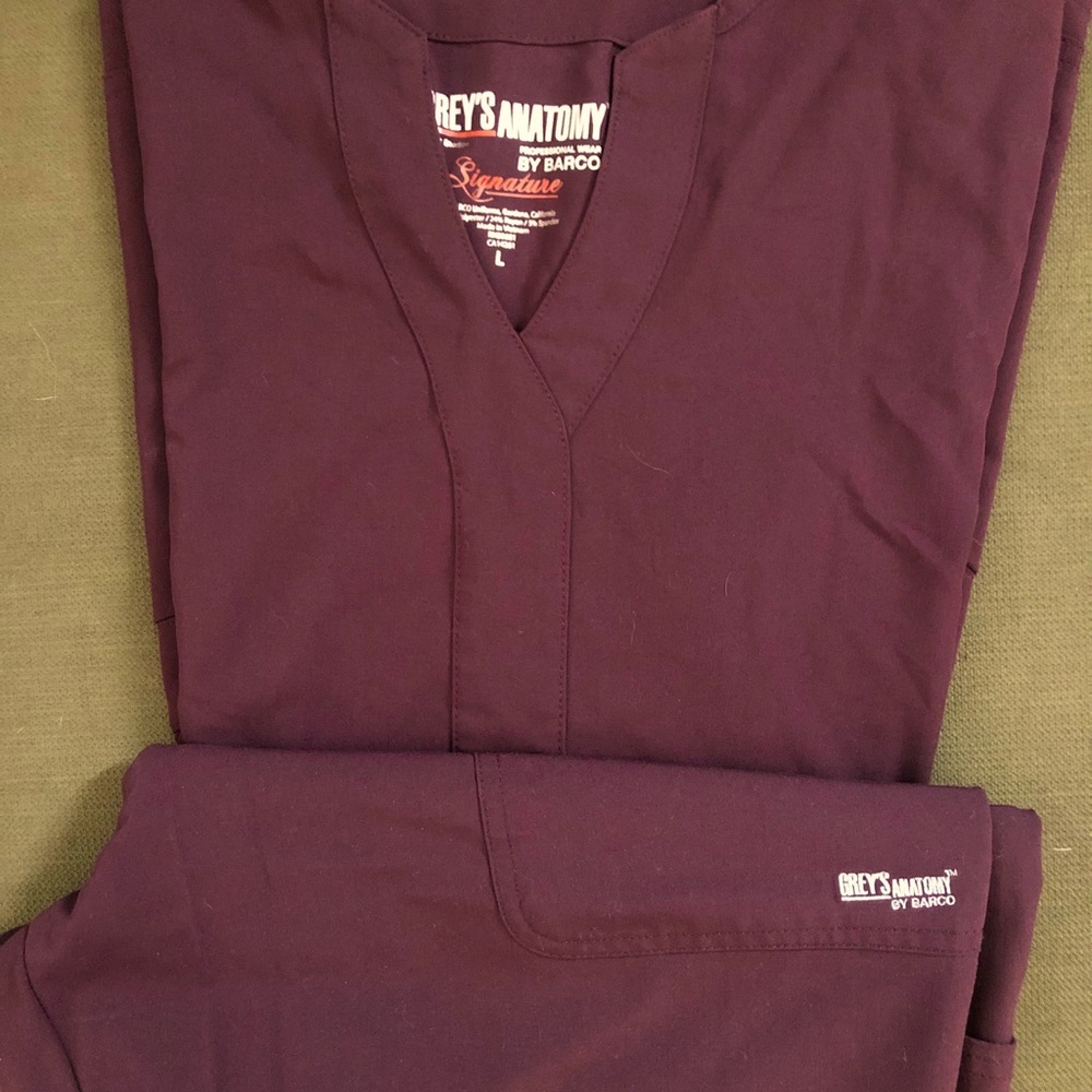 Grey’s Anatomy scrub set (wine)